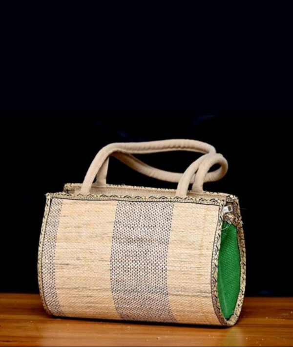 Amnotplastic-eco-friendly-tourist-purse